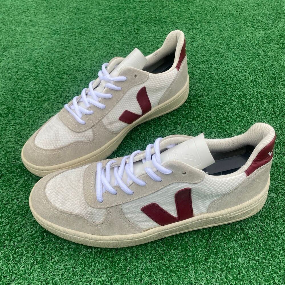 VEJA V-10 - Women’s Sneakers Shoes - SIZE 9
